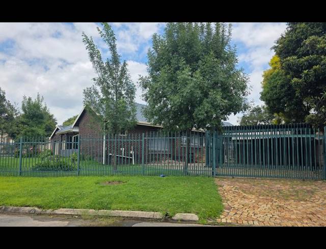 4 BEDROOM PROPERTY TO RENT IN BIRCH ACRES